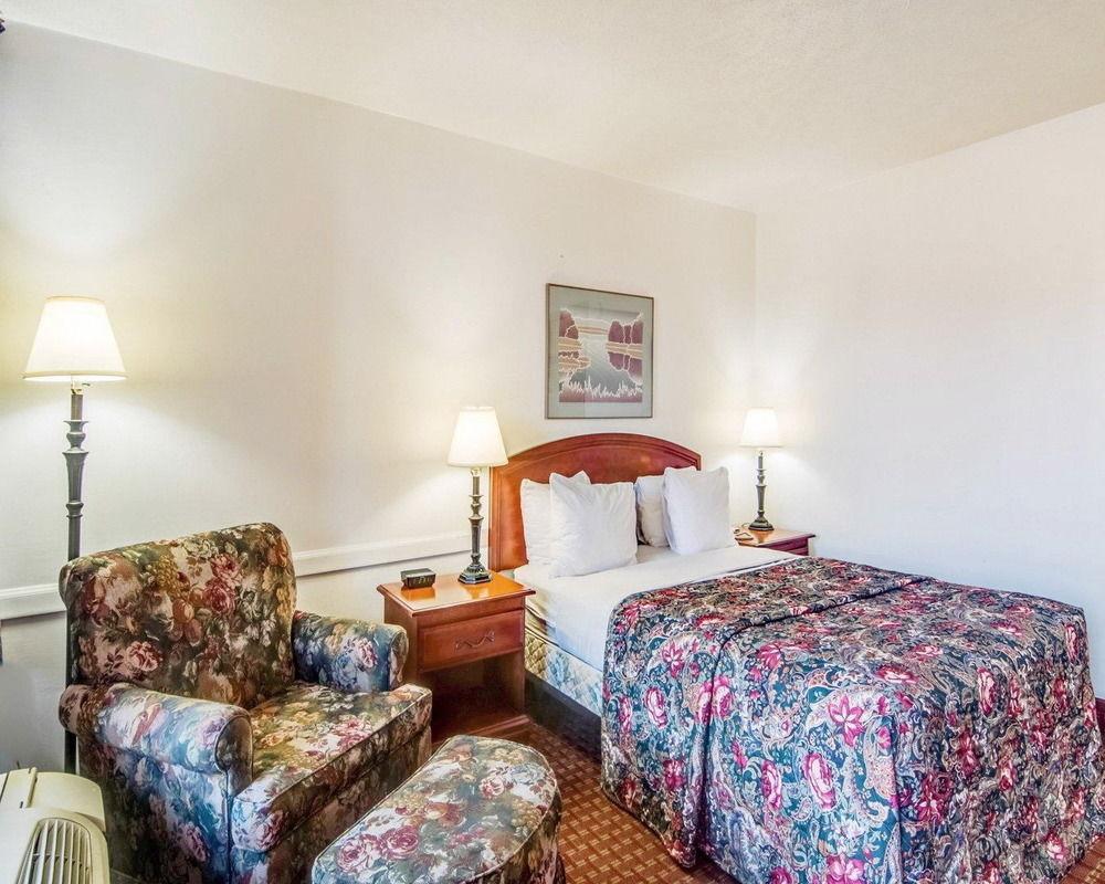 Econo Lodge Marion I-81 Exterior photo