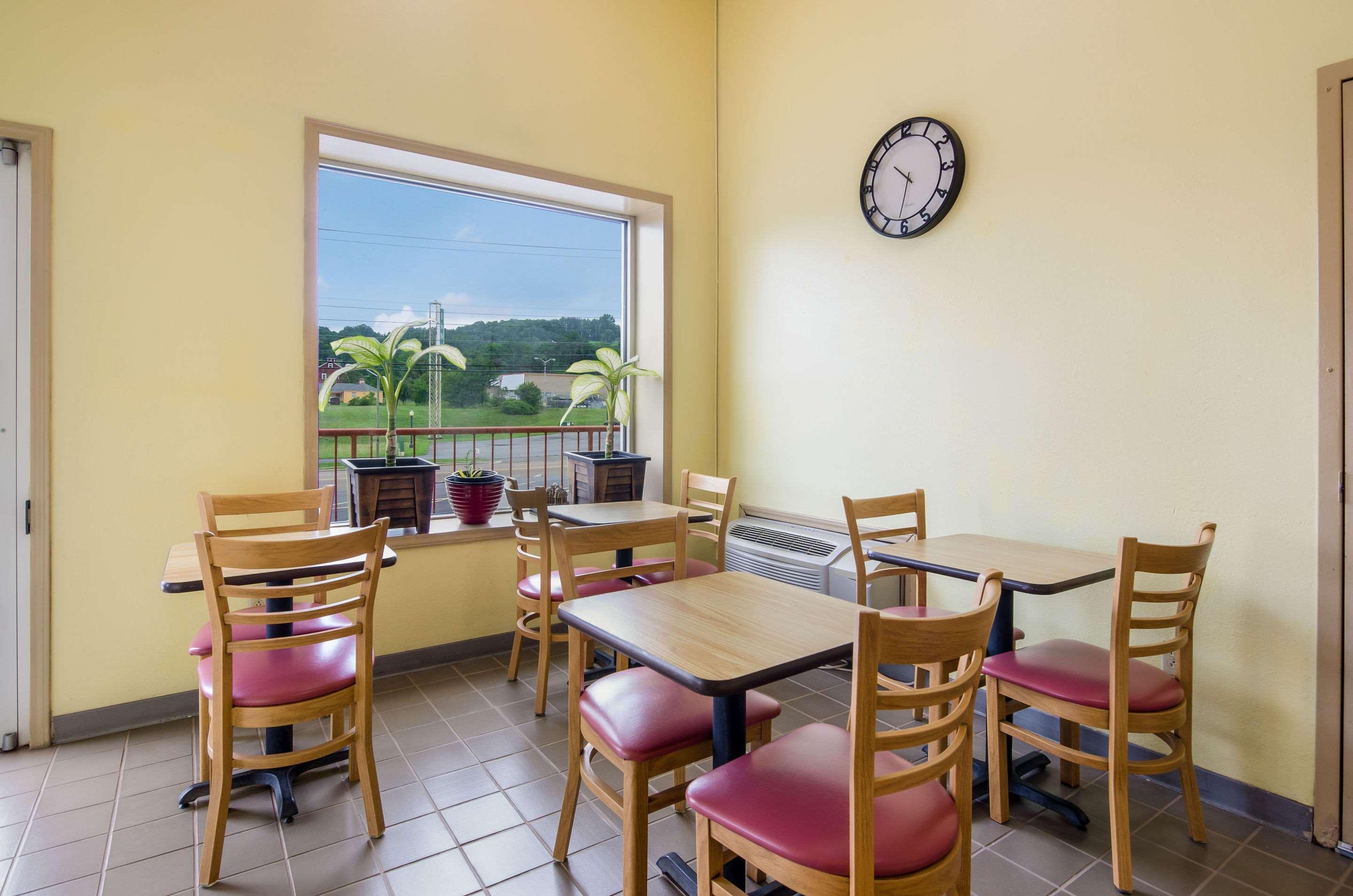 Econo Lodge Marion I-81 Exterior photo