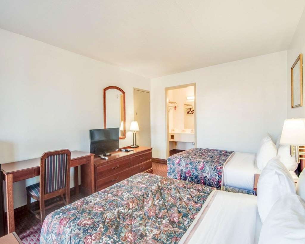 Econo Lodge Marion I-81 Room photo