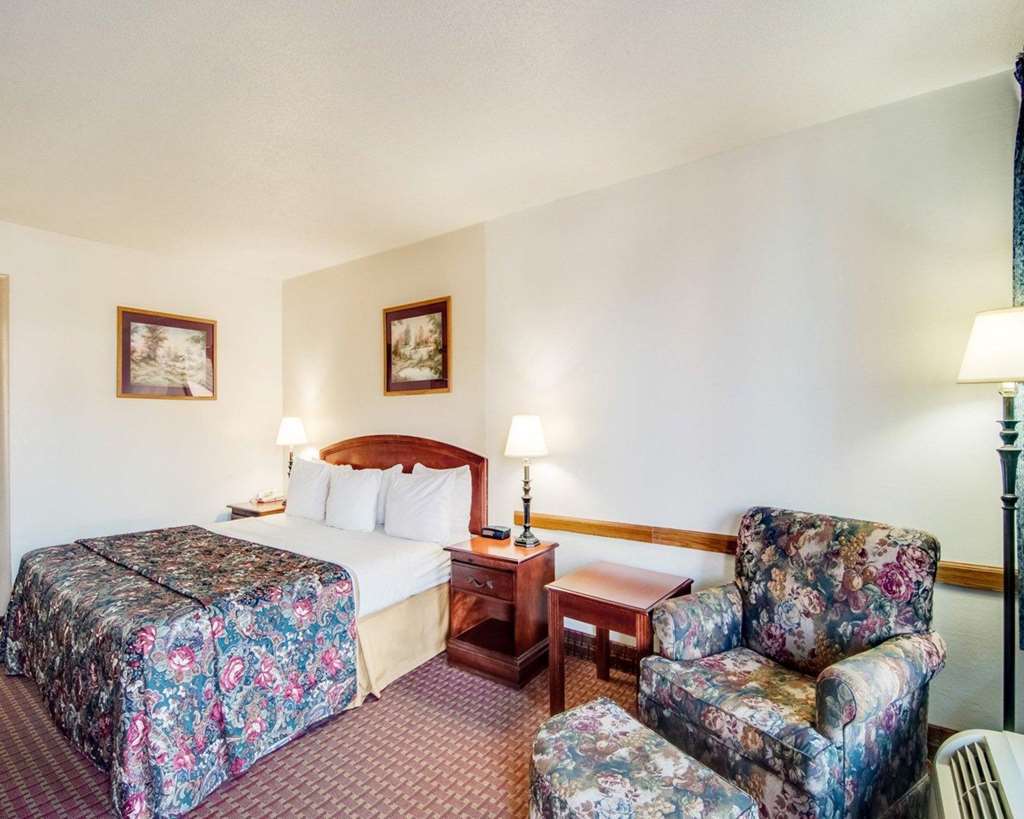 Econo Lodge Marion I-81 Room photo