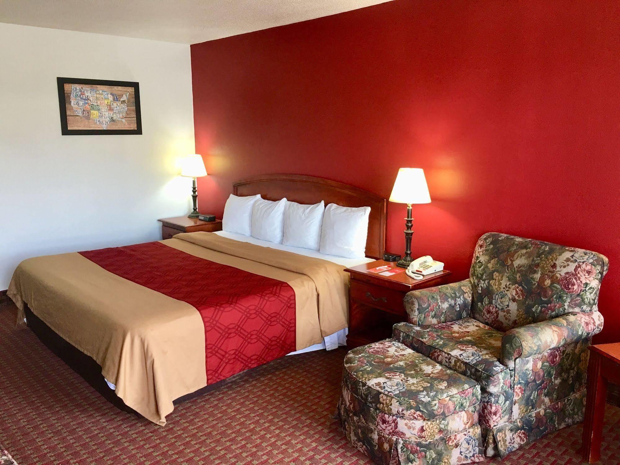 Econo Lodge Marion I-81 Exterior photo