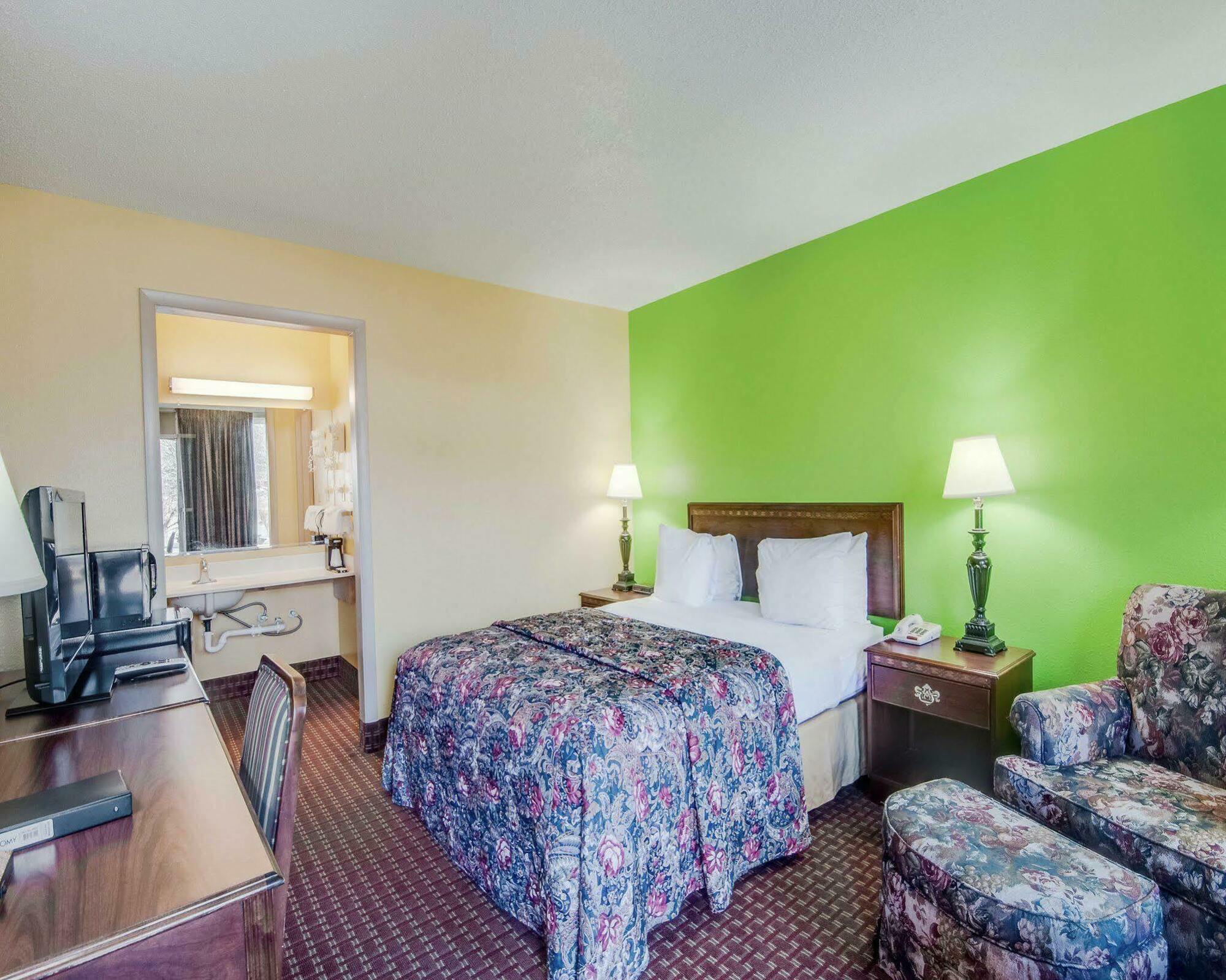 Econo Lodge Marion I-81 Exterior photo