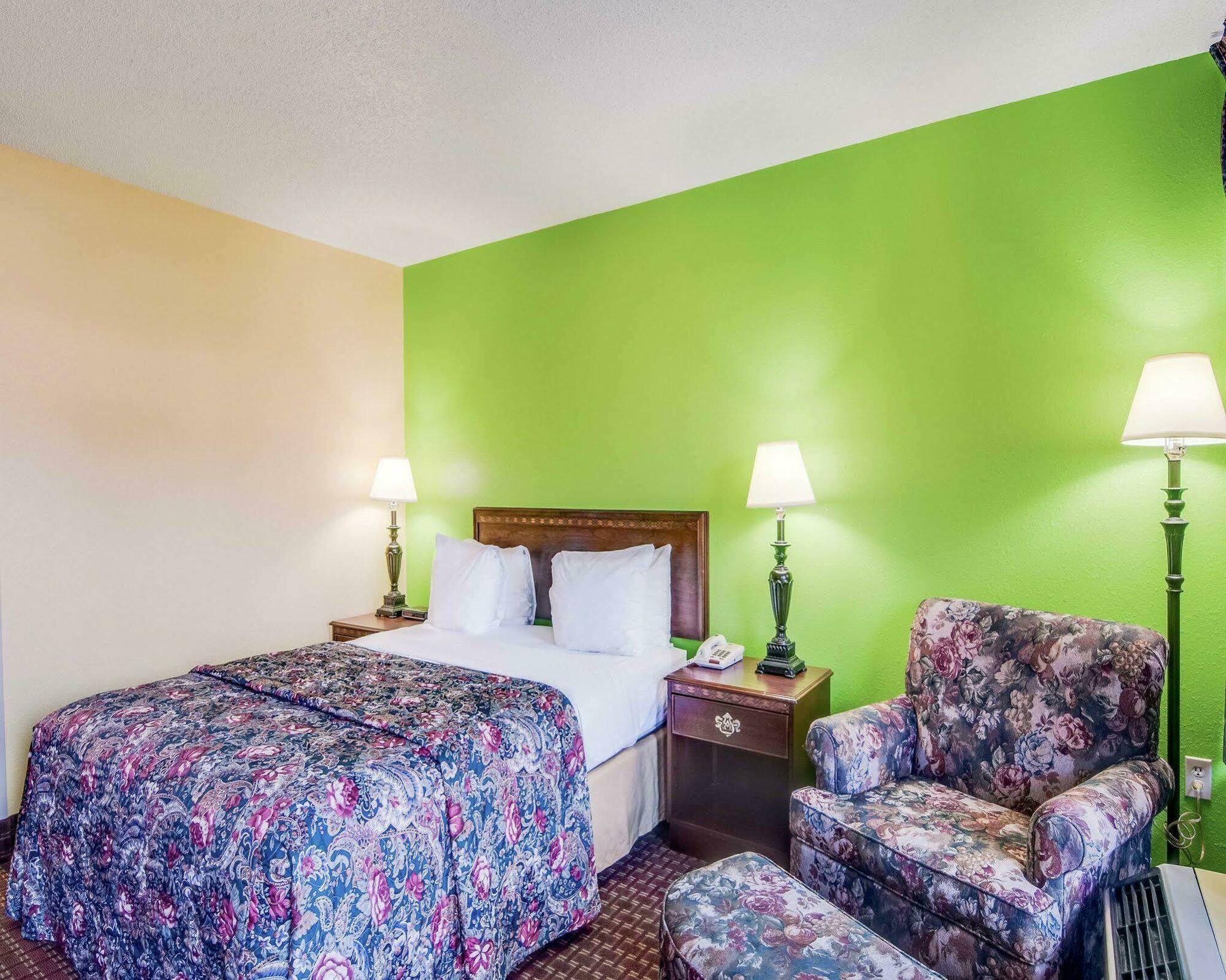 Econo Lodge Marion I-81 Exterior photo