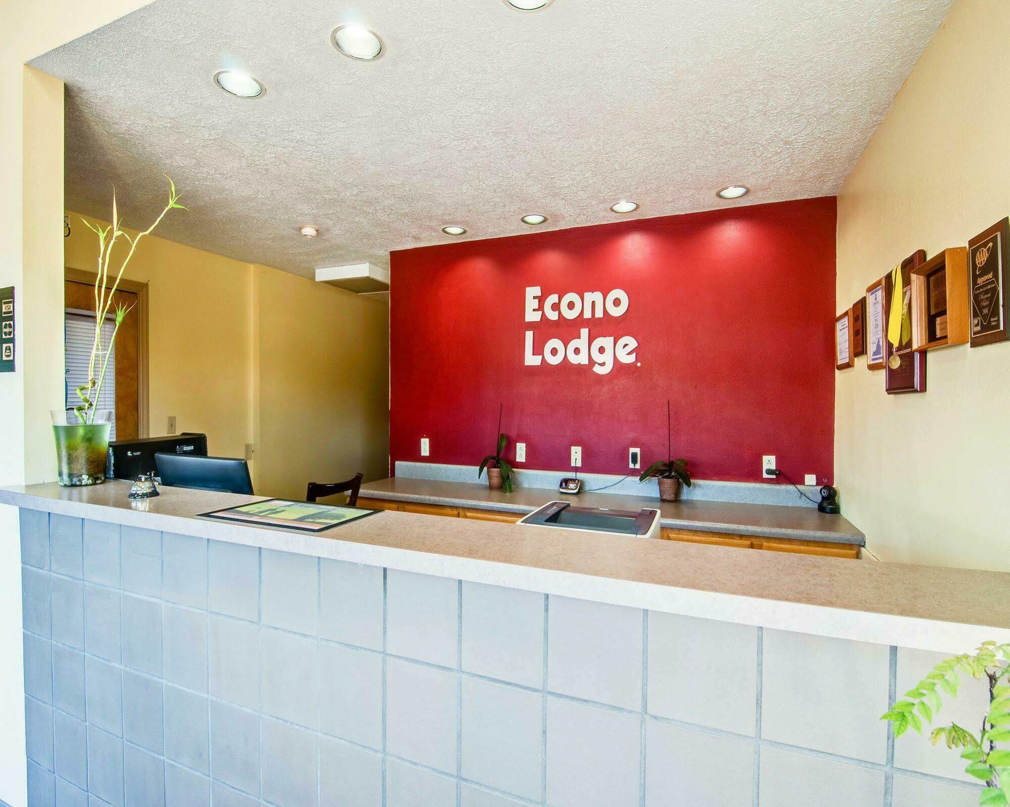 Econo Lodge Marion I-81 Exterior photo