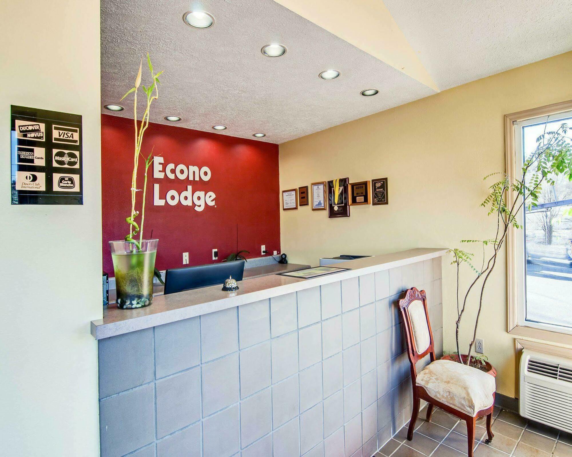 Econo Lodge Marion I-81 Exterior photo